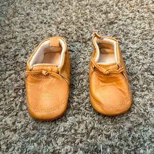 6-9mo soft sole target brand crib shoe